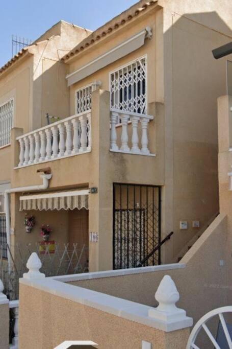 Bungalow Avec Piscine Torrevieja Exterior photo